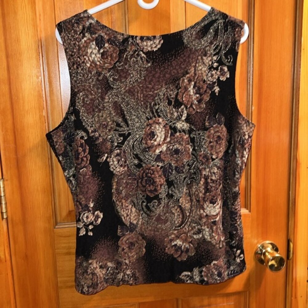 White Stag Floral Patterned Sleeveless Top
